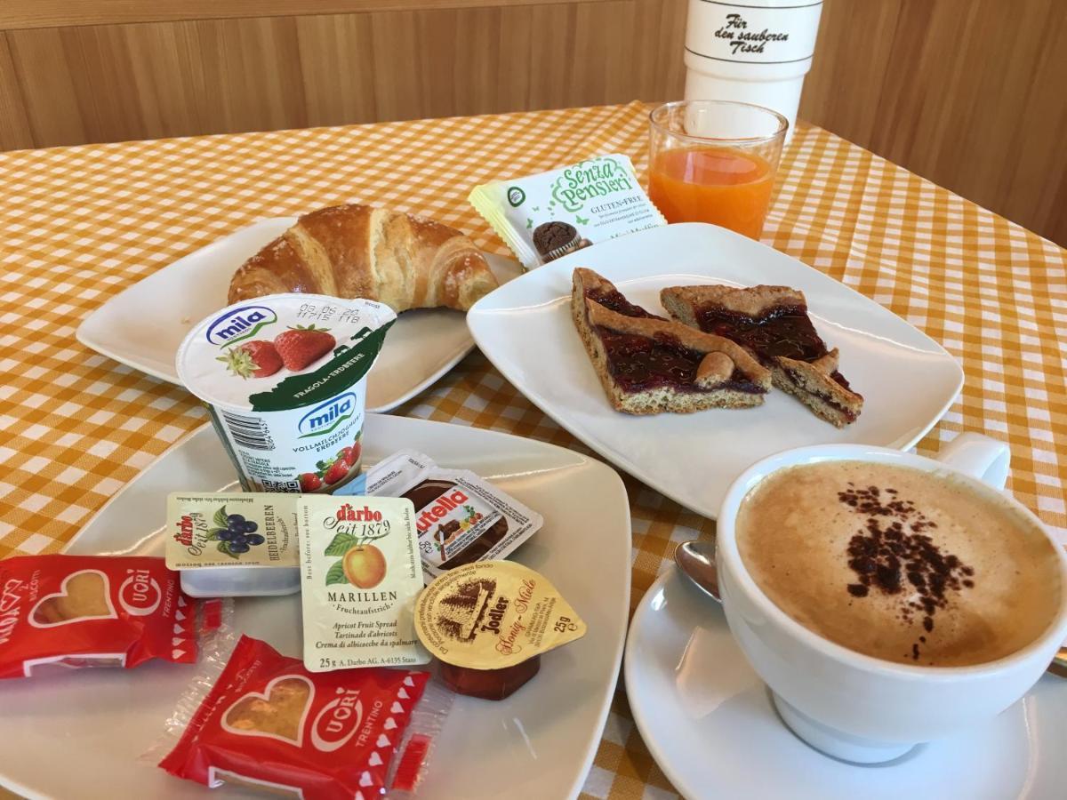 Hotel Vezzano エクステリア 写真